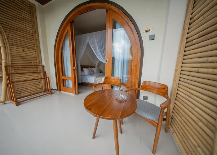 Velonia Iseh Hotel *