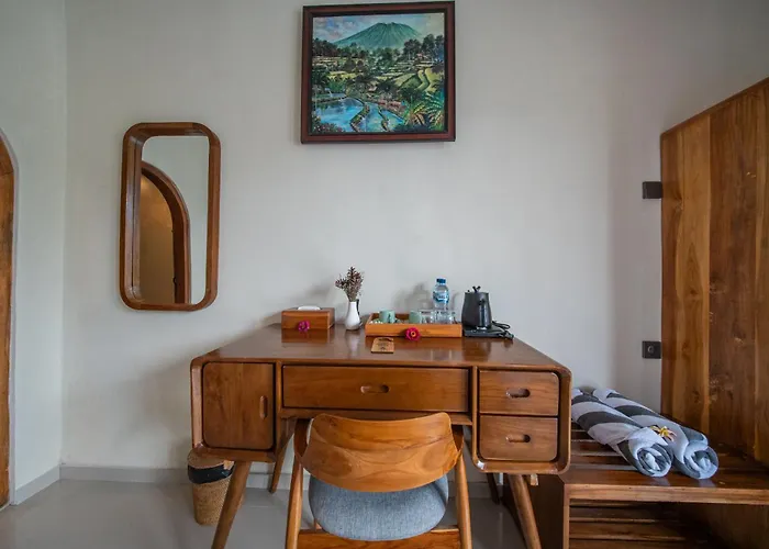 Velonia Iseh Hotel *
